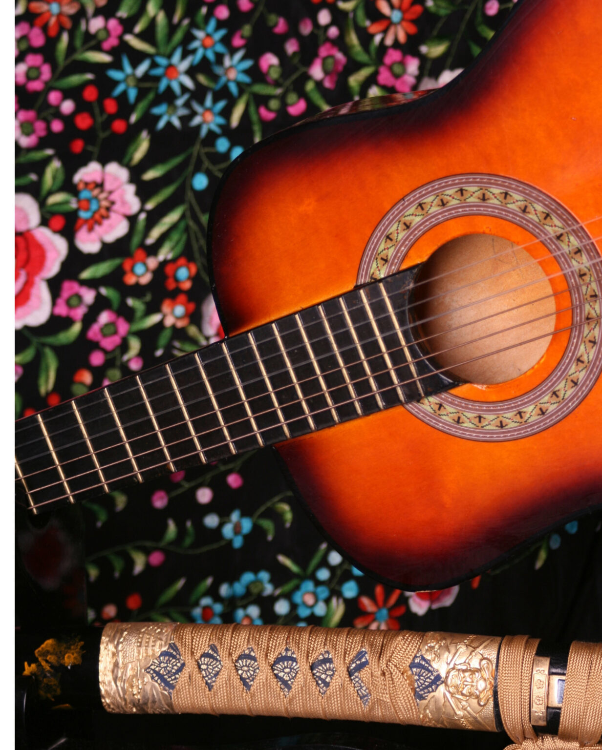 Show flamenco pop con energía, cercanía y repertorio variado para animar fiestas y eventos con un toque diferente